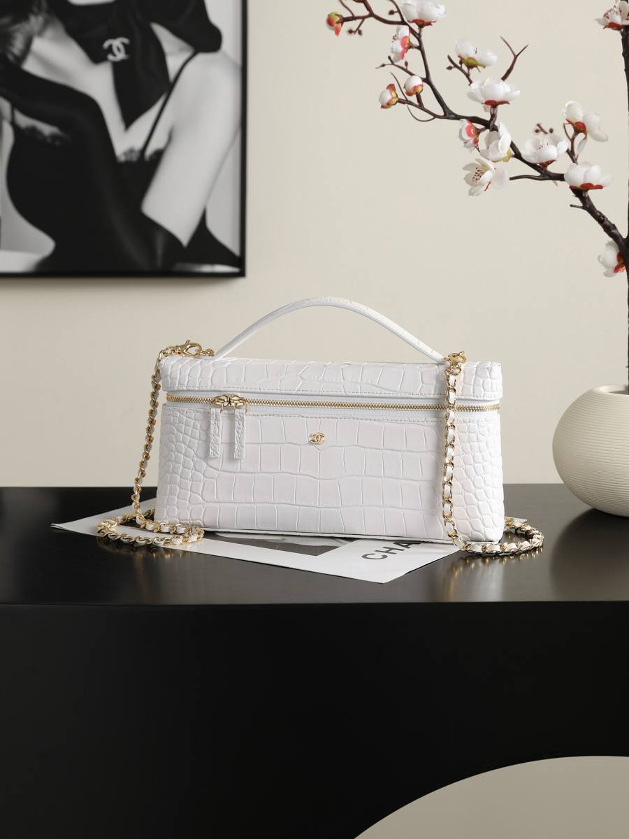 Chanel Clutch AP5488 22 x 14 x 5 B1BD
