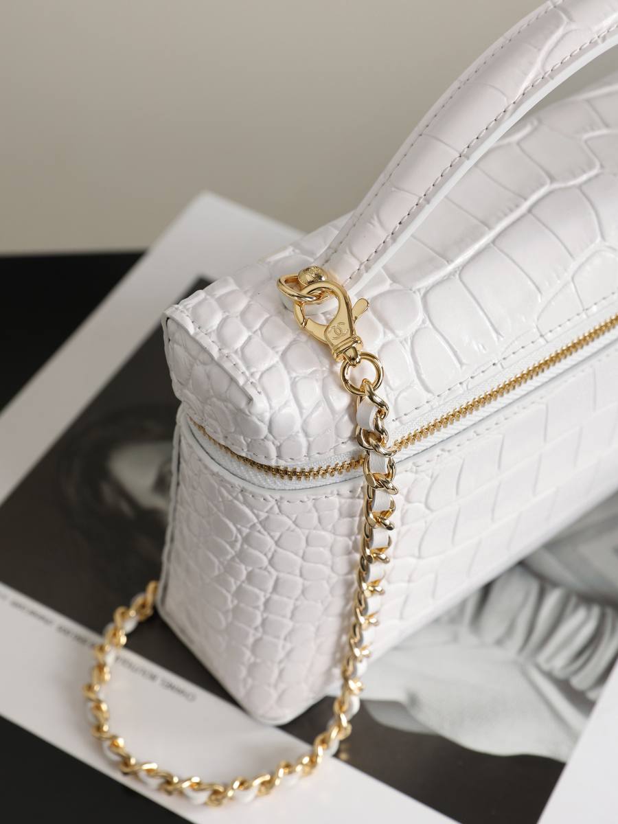 Chanel Clutch AP5488 22 x 14 x 5 B1BD
