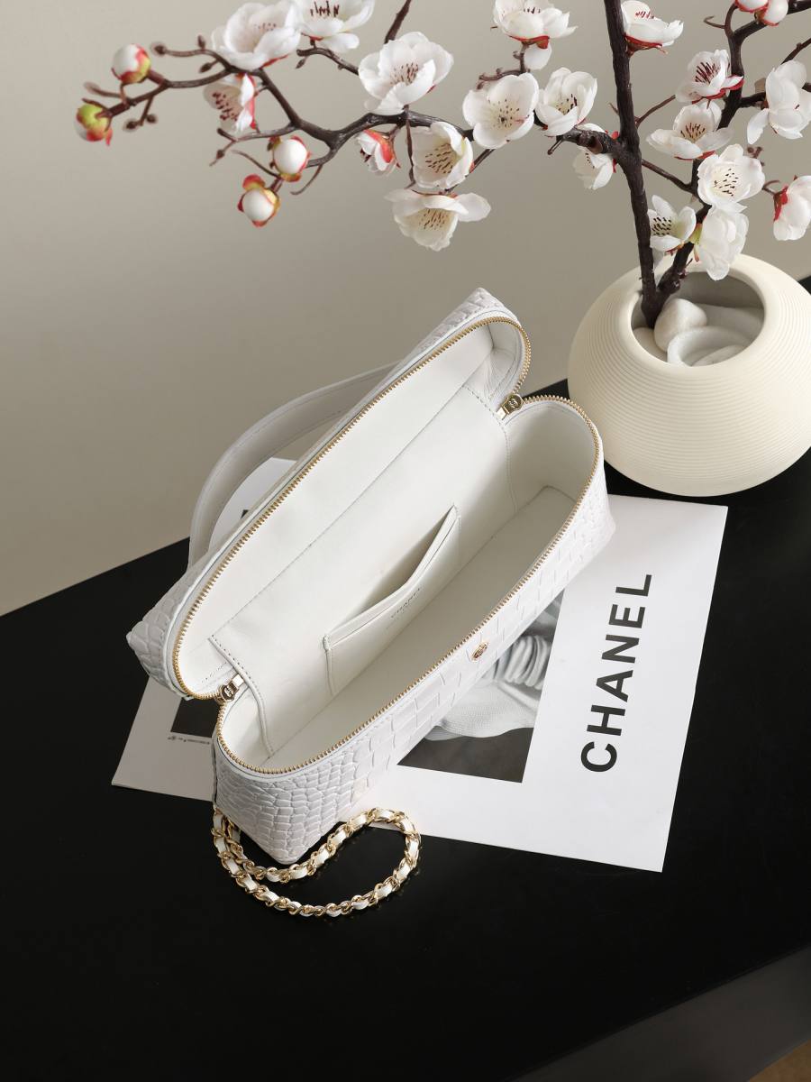 Chanel Clutch AP5488 22 x 14 x 5 B1BD