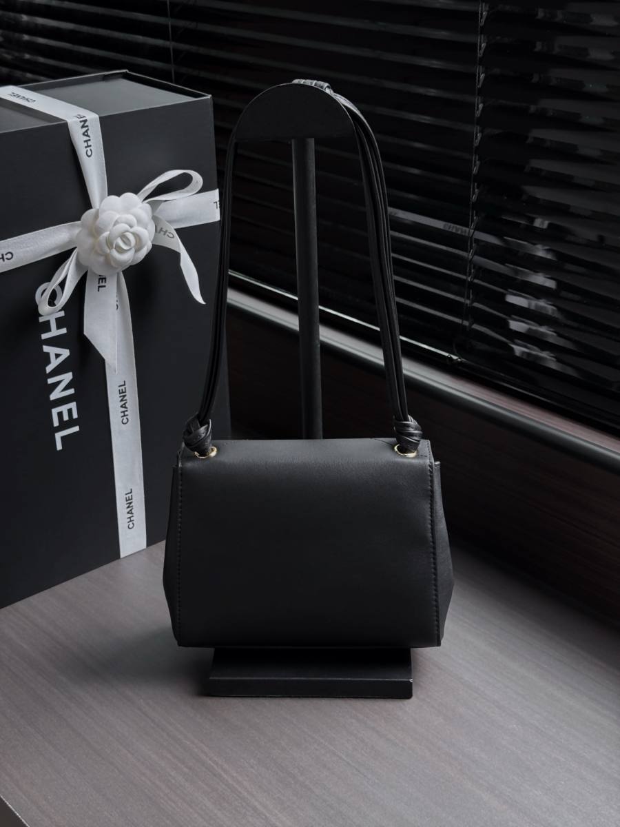 Chanel Envelope 24 x 16 x 4 FFA5
