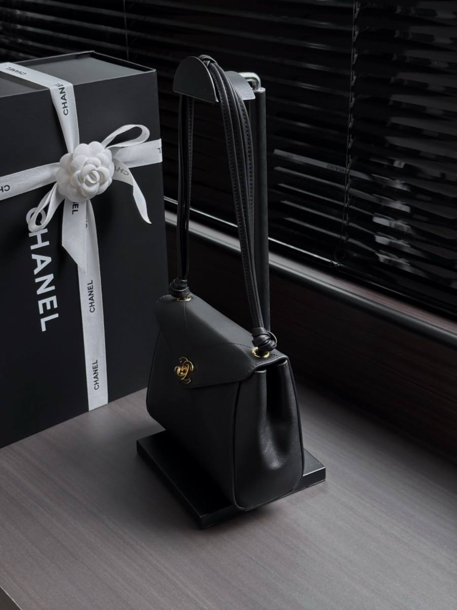 Chanel Envelope 24 x 16 x 4 FFA5
