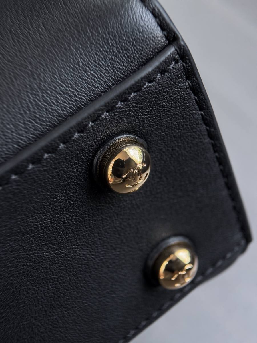 Chanel Envelope 24 x 16 x 4 FFA5