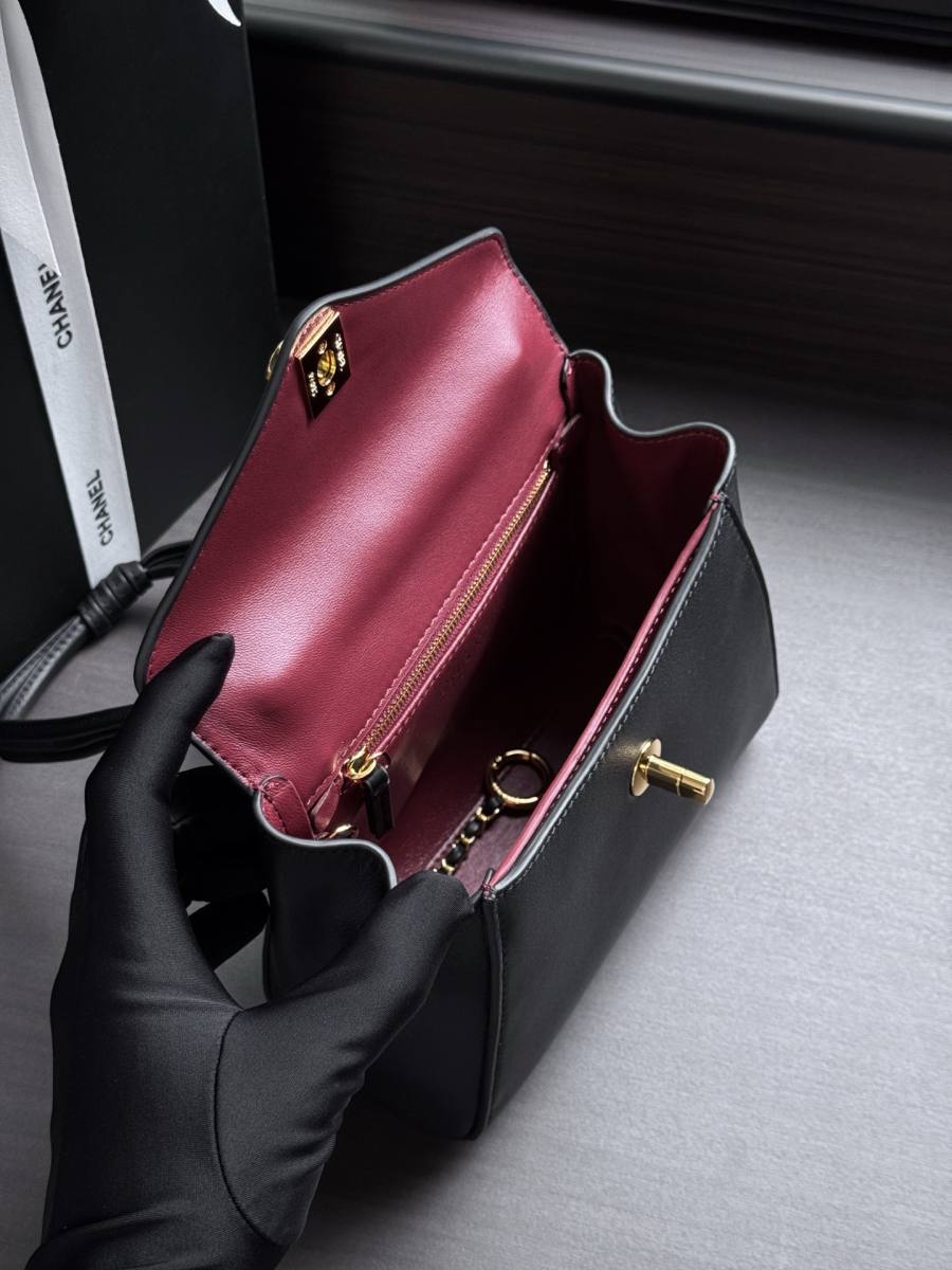 Chanel Envelope 24 x 16 x 4 FFA5