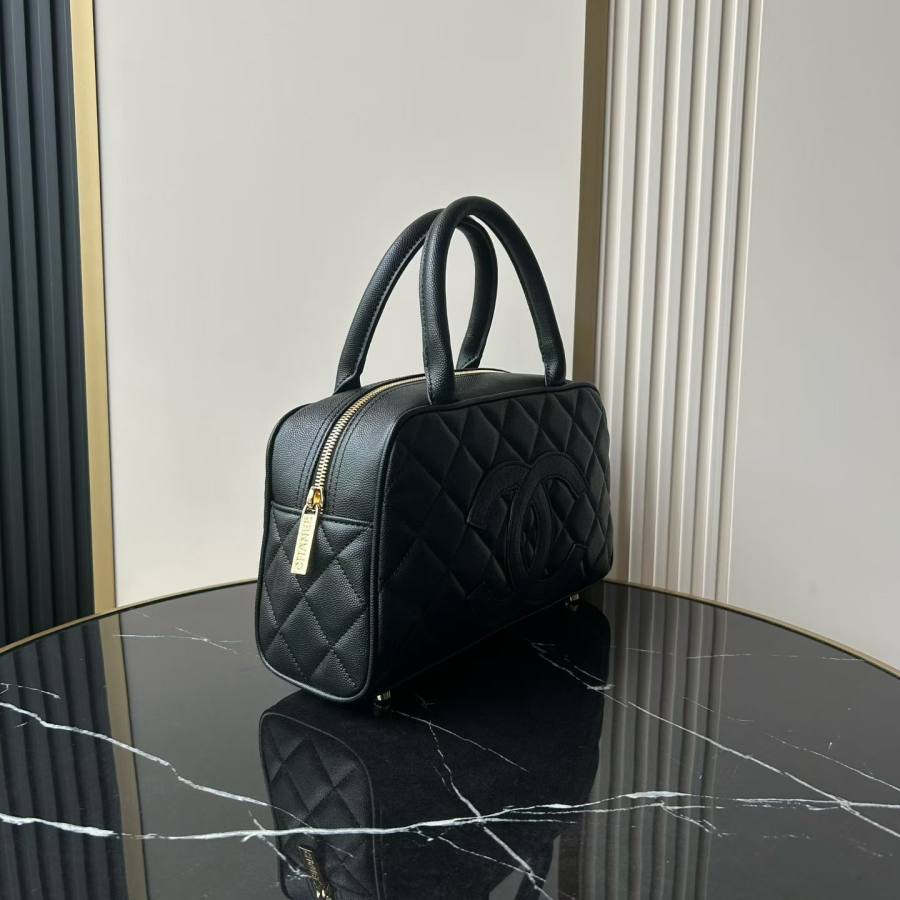 Chanel Hilton Flap 23 x 14 x 7 42CB