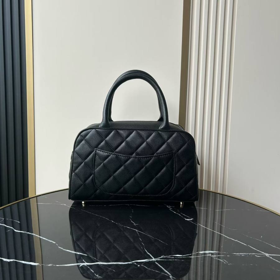 Chanel Hilton Flap 23 x 14 x 7 42CB