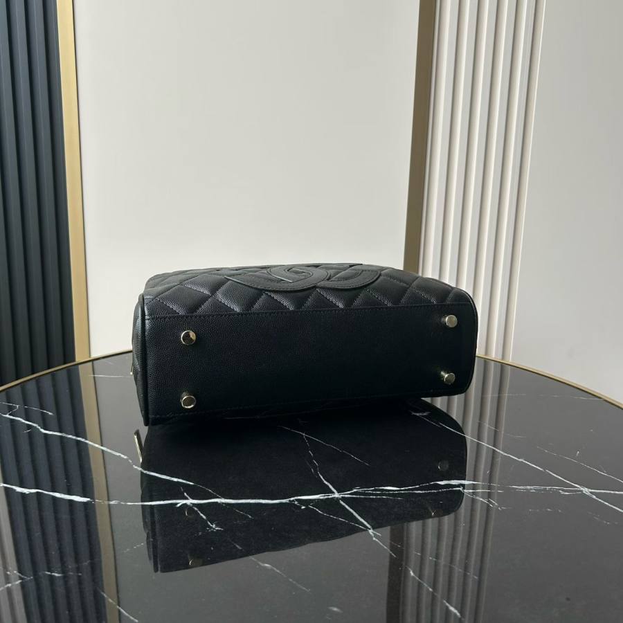 Chanel Hilton Flap 23 x 14 x 7 42CB