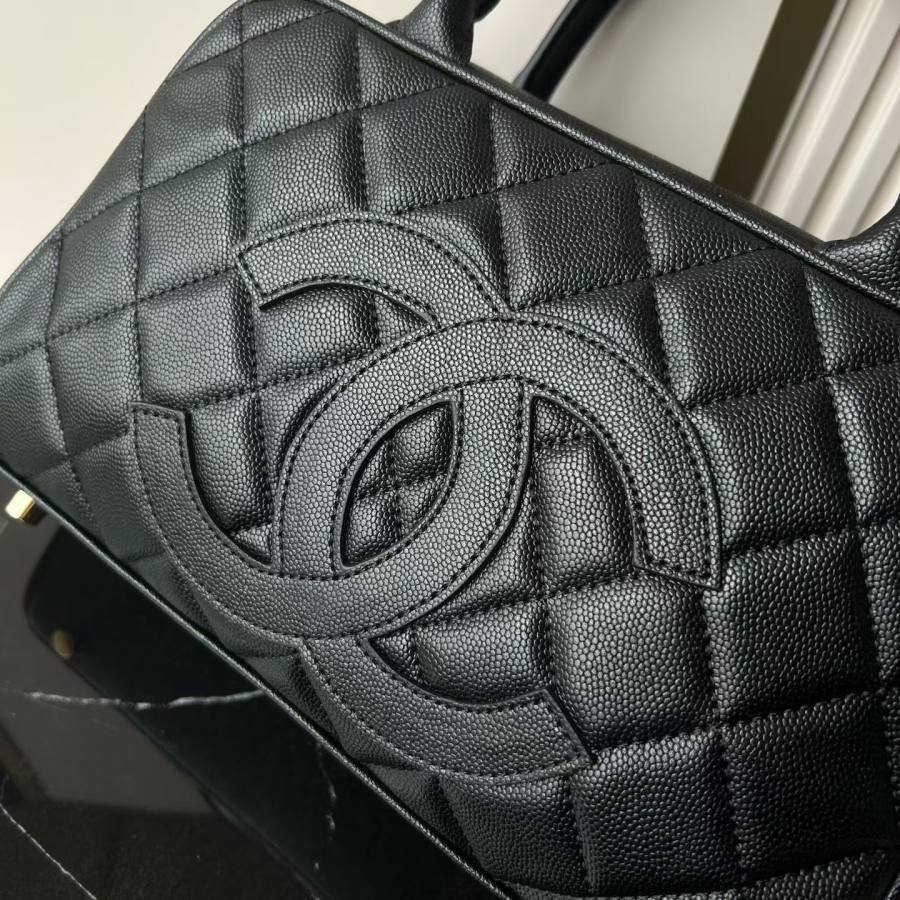 Chanel Hilton Flap 23 x 14 x 7 42CB