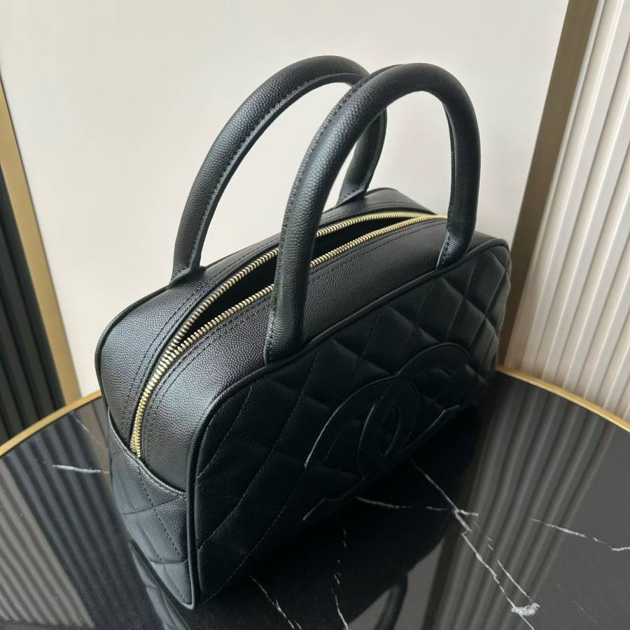 Chanel Hilton Flap 23 x 14 x 7 42CB
