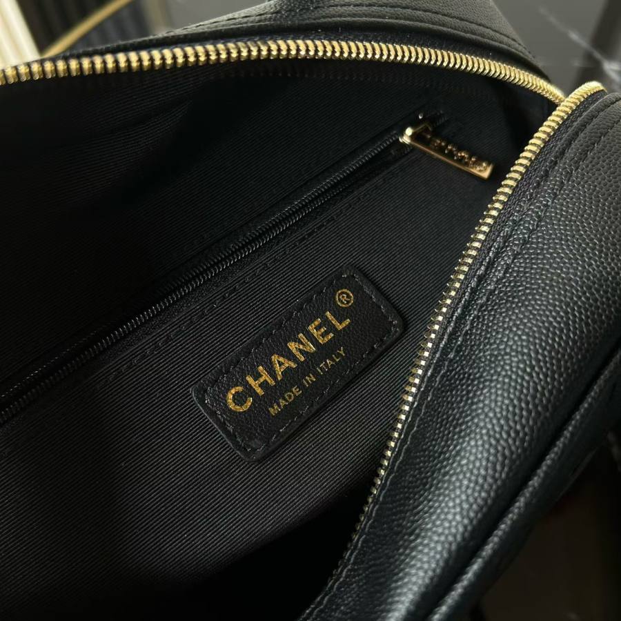 Chanel Hilton Flap 23 x 14 x 7 42CB