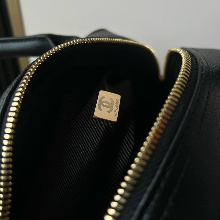 Chanel Hilton Flap 23 x 14 x 7 42CB