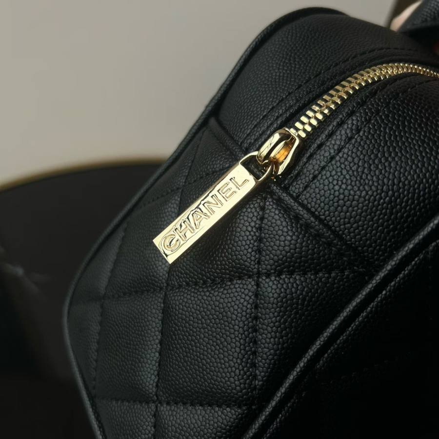 Chanel Hilton Flap 23 x 14 x 7 42CB