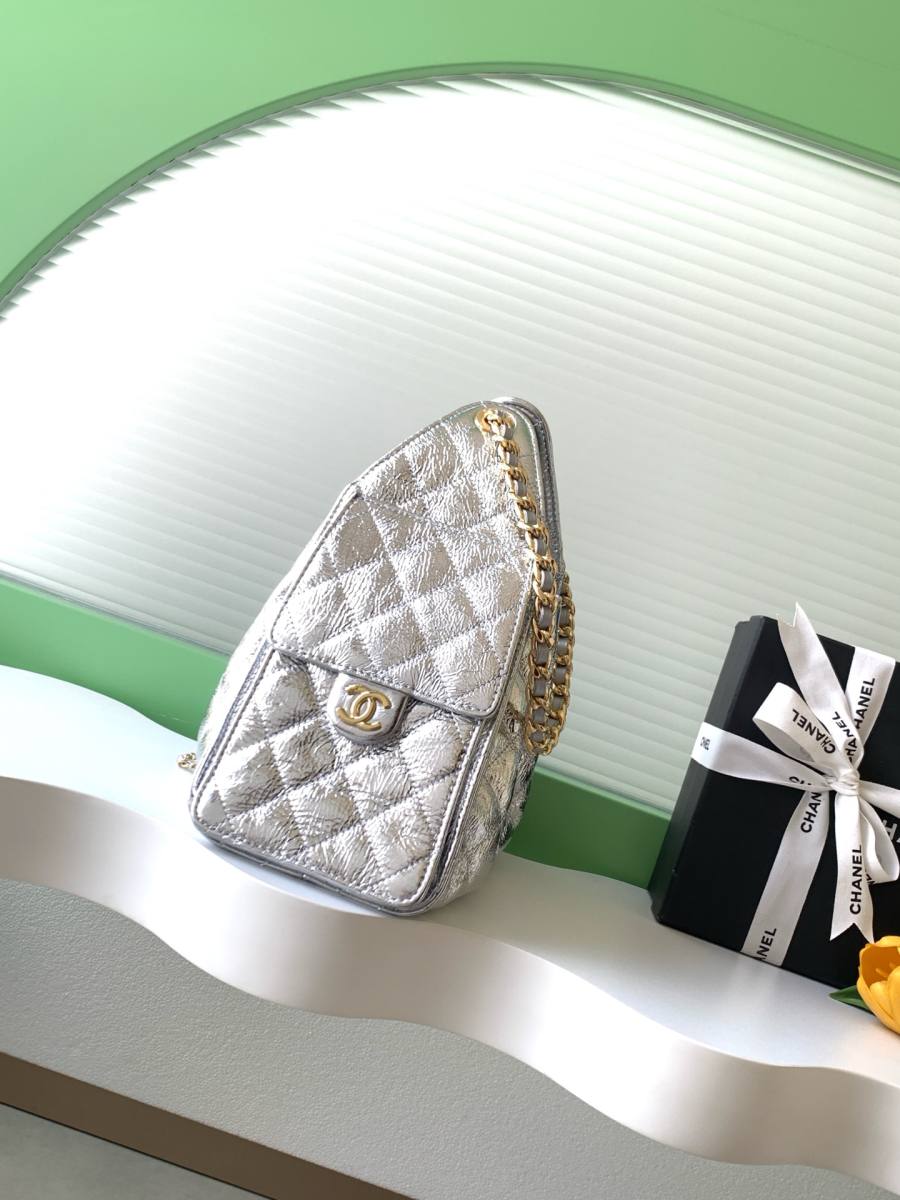 Chanel Hippie Hobo Mini 20 x 16 x 8 C73B