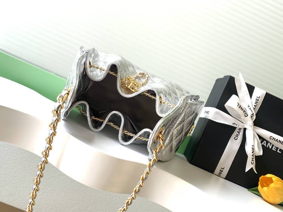 Chanel Hippie Hobo Mini 20 x 16 x 8 C73B