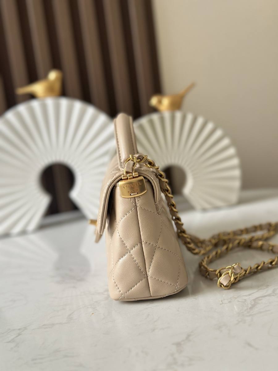 Chanel Kelly Mini 20 x 16 x 10 BC71
