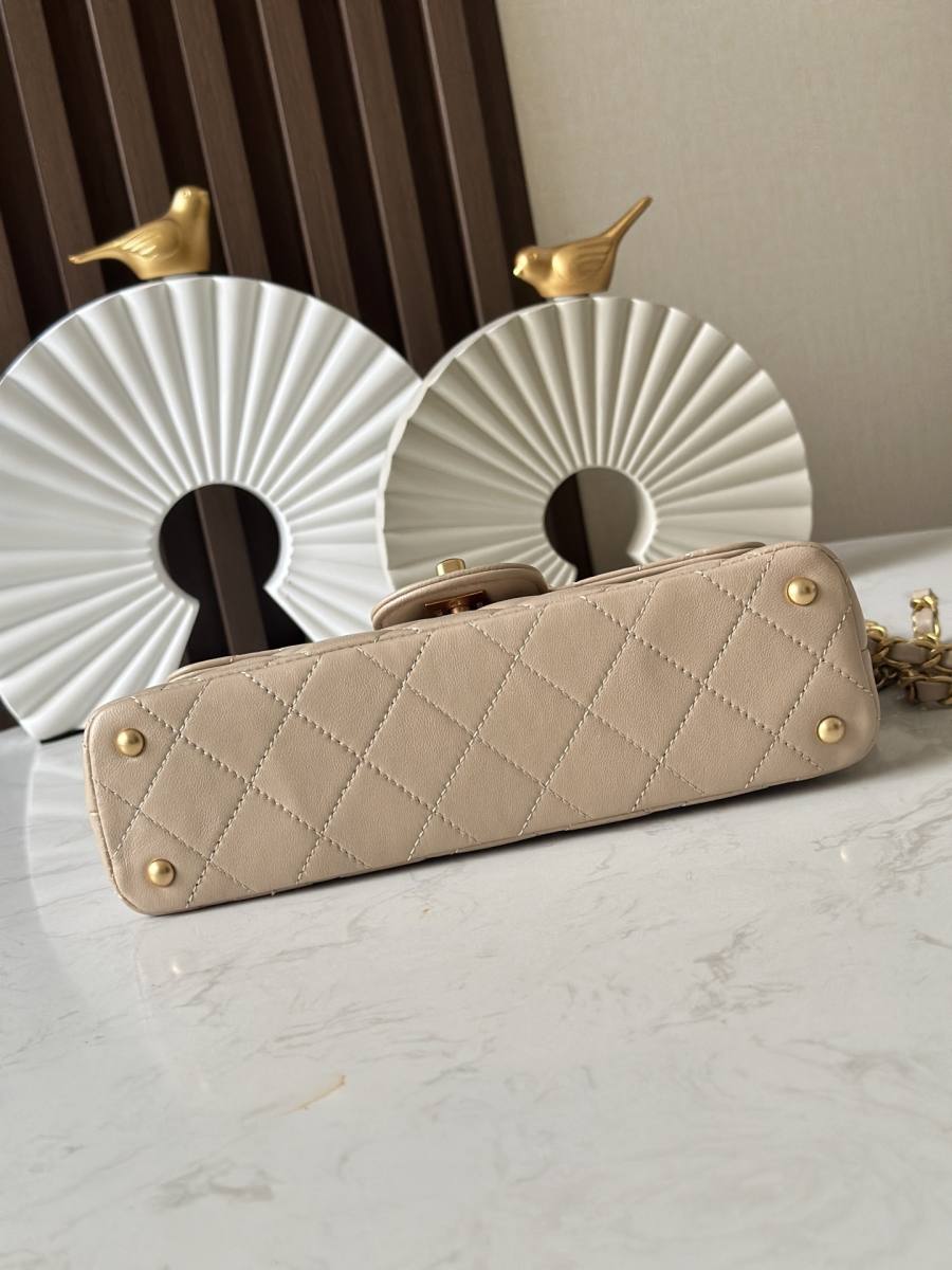 Chanel Kelly Mini 20 x 16 x 10 BC71