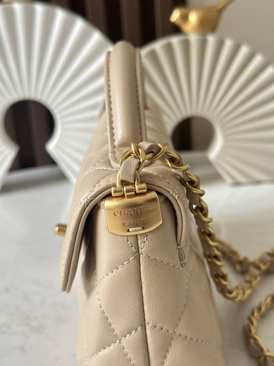 Chanel Kelly Mini 20 x 16 x 10 BC71