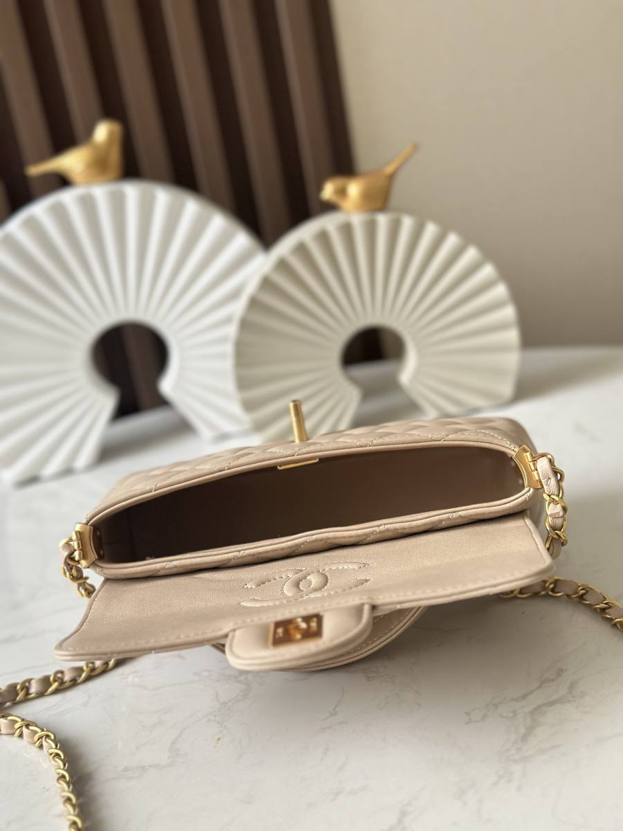 Chanel Kelly Mini 20 x 16 x 10 BC71