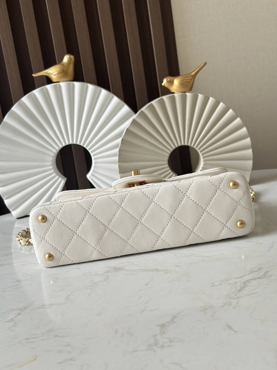 Chanel Kelly Mini 20 x 16 x 10 FC48