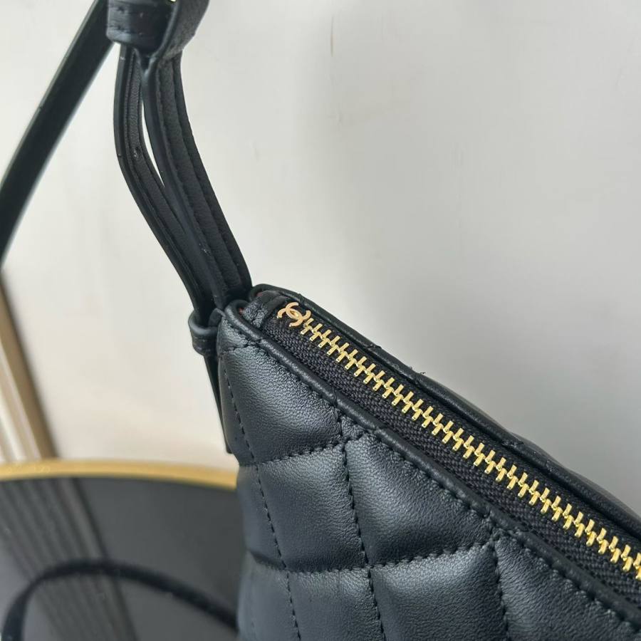 Chanel Lunch Box 20 x 14 x 8 4E99