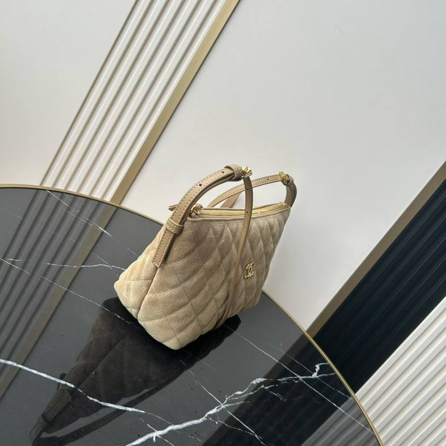 Chanel Lunch Box 20 x 14 x 8 C2D1
