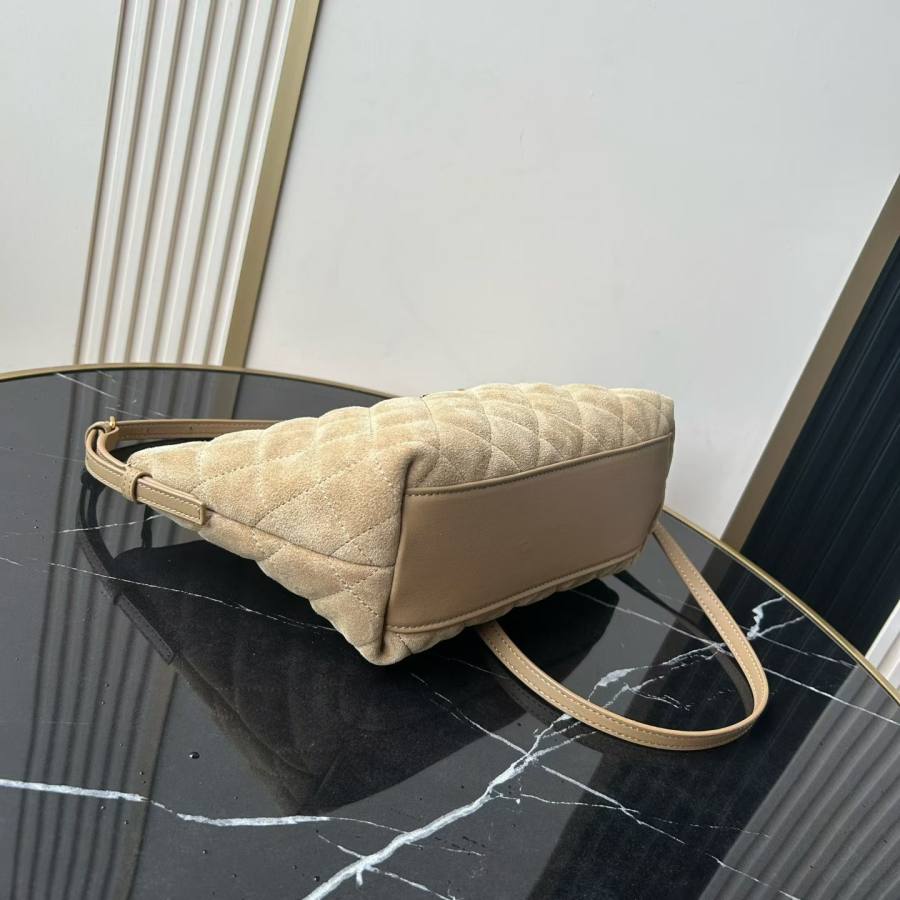 Chanel Lunch Box 20 x 14 x 8 C2D1