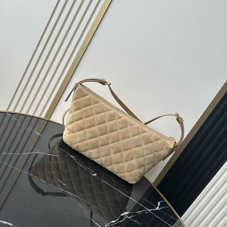 Chanel Lunch Box 20 x 14 x 8 C2D1