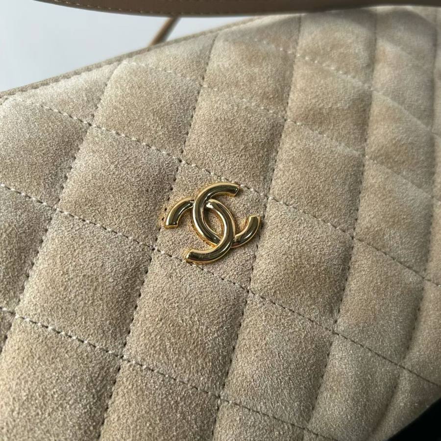 Chanel Lunch Box 20 x 14 x 8 C2D1