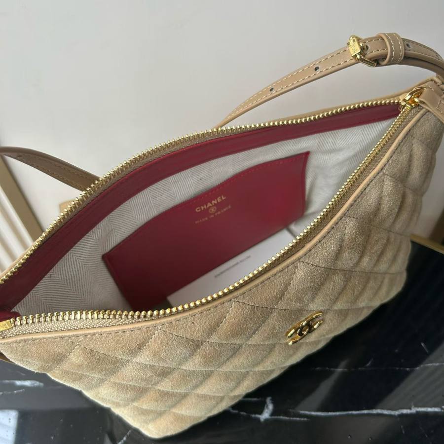 Chanel Lunch Box 20 x 14 x 8 C2D1