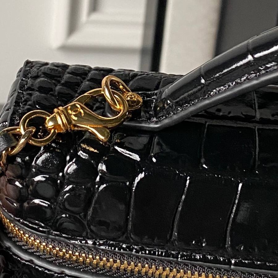 Chanel Lunch Box AP5246 20 x 14 x 8 B2F4