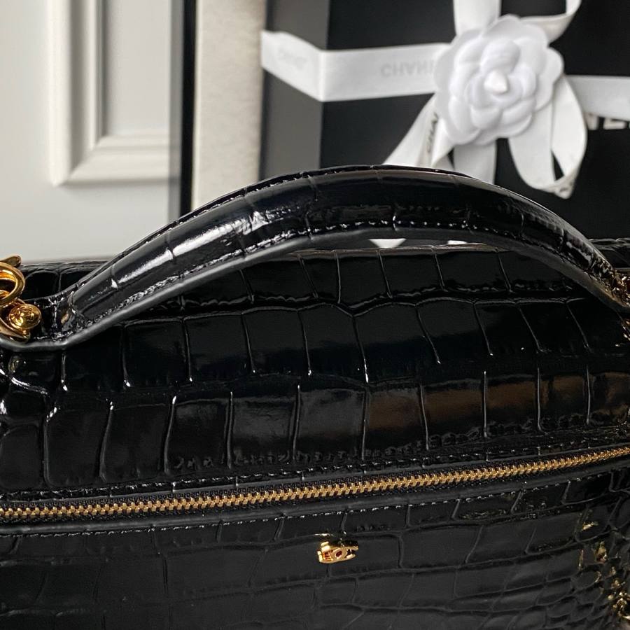 Chanel Lunch Box AP5246 20 x 14 x 8 B2F4