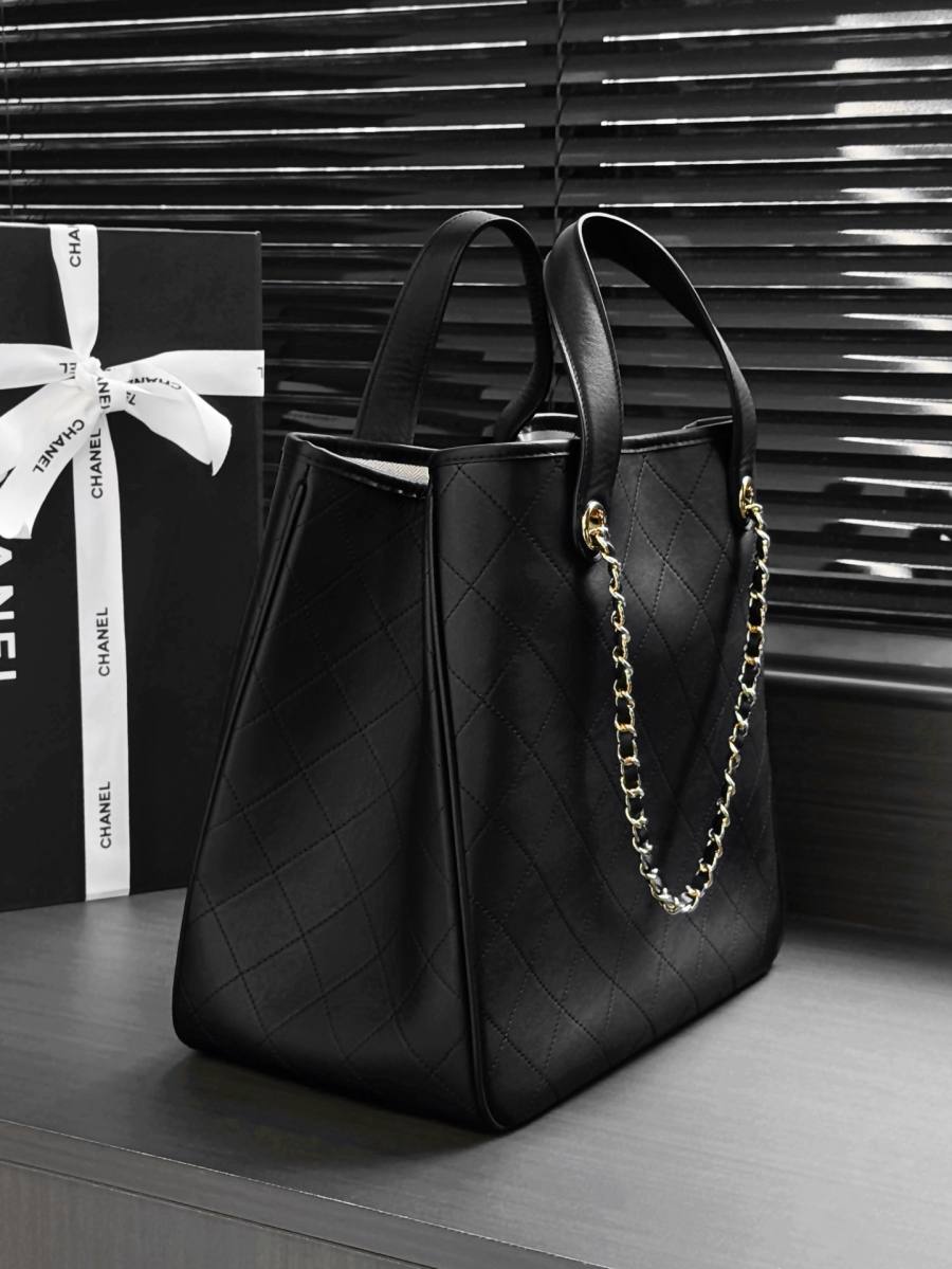 Chanel Shopping Tote 35 x 28 x 12 ADE0