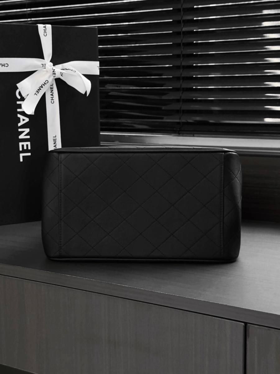 Chanel Shopping Tote 35 x 28 x 12 ADE0