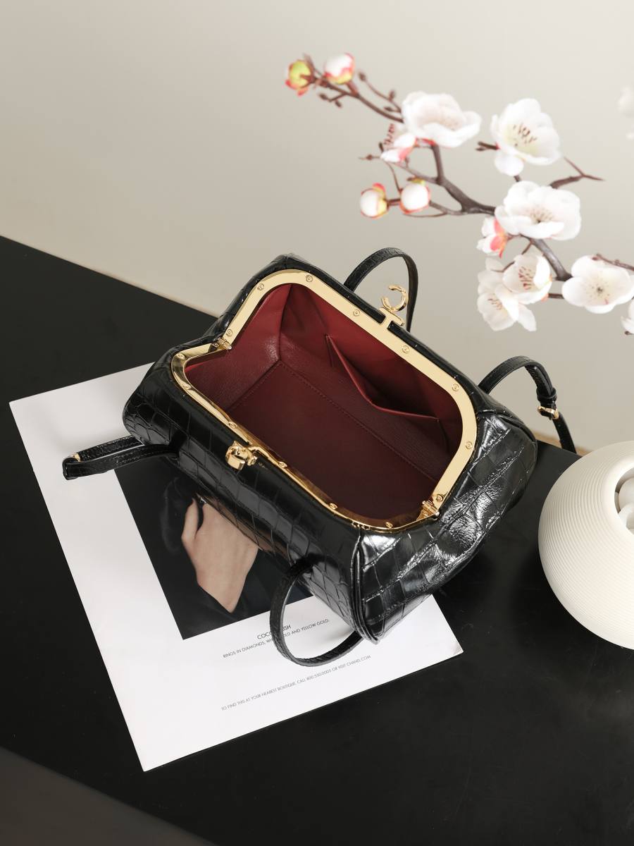 Chanel Shoulder Bag 5360 23 x 14 x 7 E29E