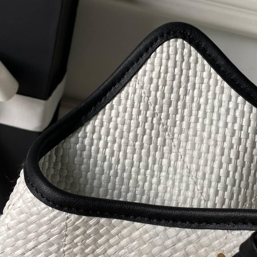 Chanel Shoulder Bag AS6015 23 x 14 x 7 A6A9