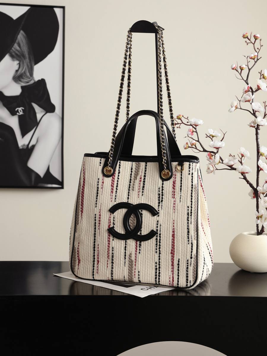 Chanel Small Tote AS6200 30 x 36 x 17 Ecru E280