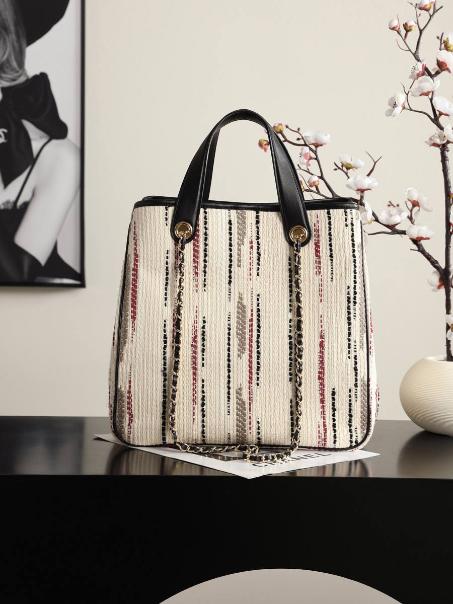 Chanel Small Tote AS6200 30 x 36 x 17 Ecru E280