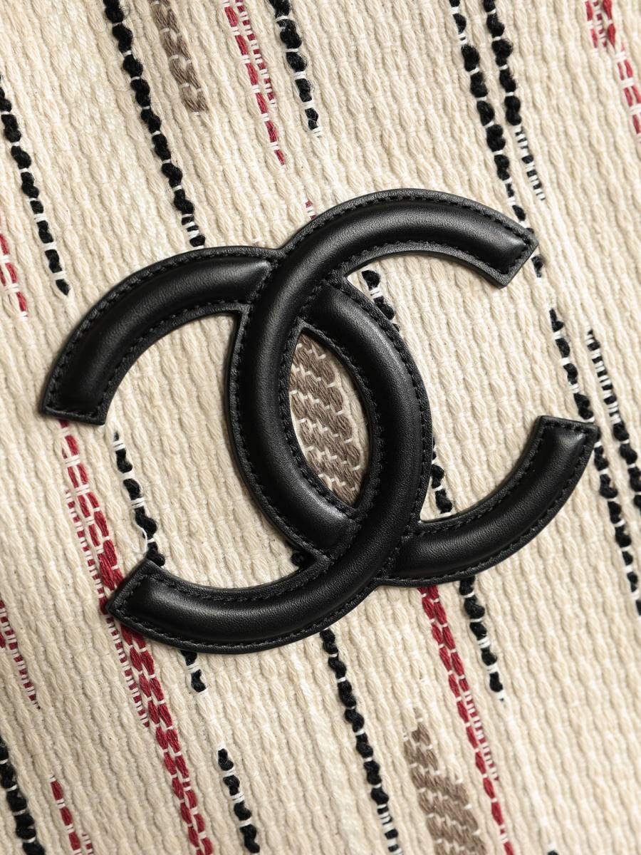 Chanel Small Tote AS6200 30 x 36 x 17 Ecru E280