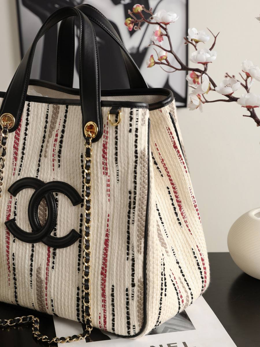 Chanel Small Tote AS6200 30 x 36 x 17 Ecru E280