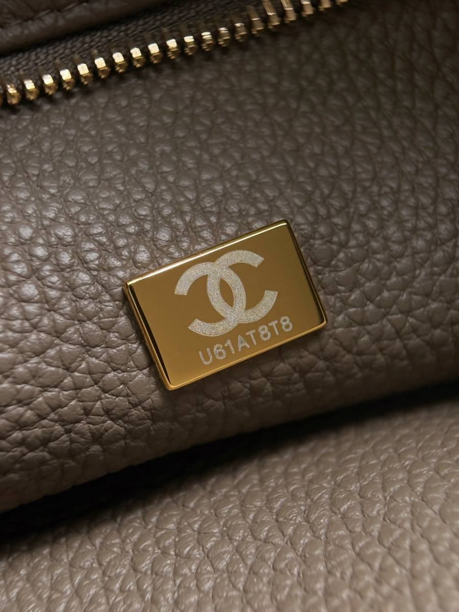 Chanel Tote 33 x 26 x 12 222D