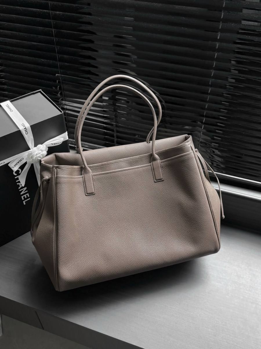 Chanel Tote 33 x 26 x 12 222D