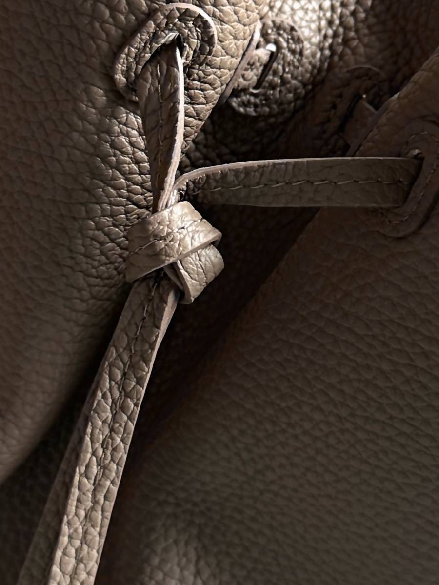 Chanel Tote 33 x 26 x 12 222D