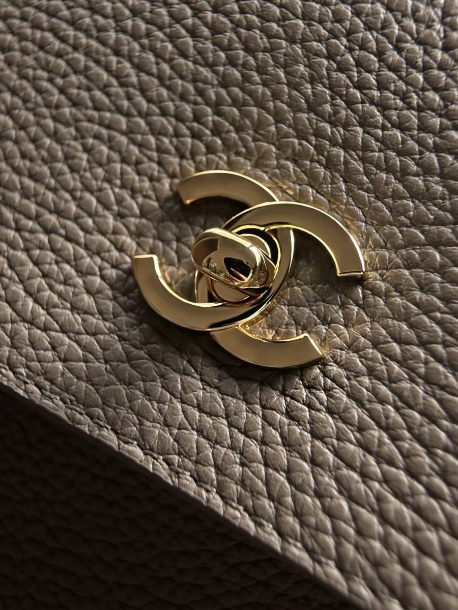 Chanel Tote 33 x 26 x 12 222D