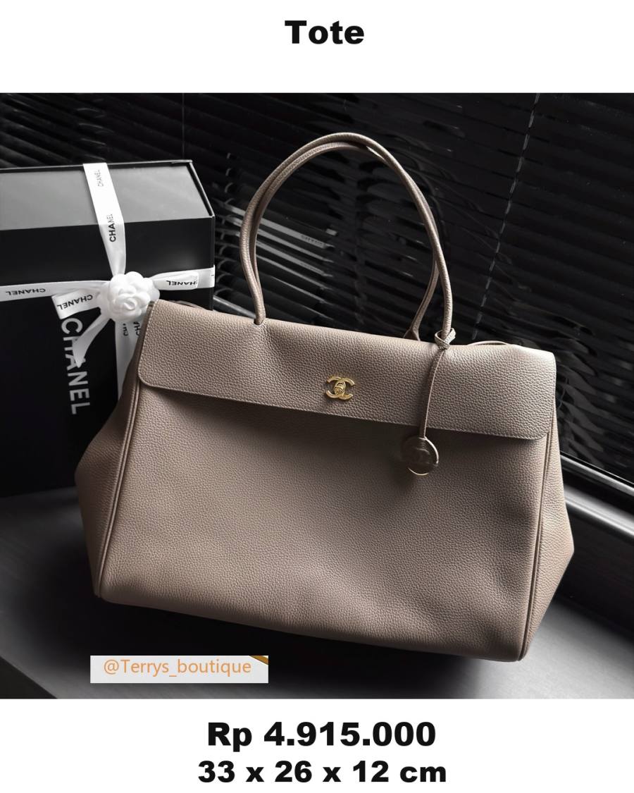 Chanel Tote 33 x 26 x 12 222D