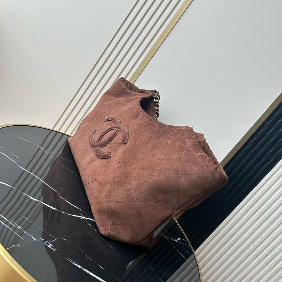 Chanel Tote 33 x 26 x 12 5E76