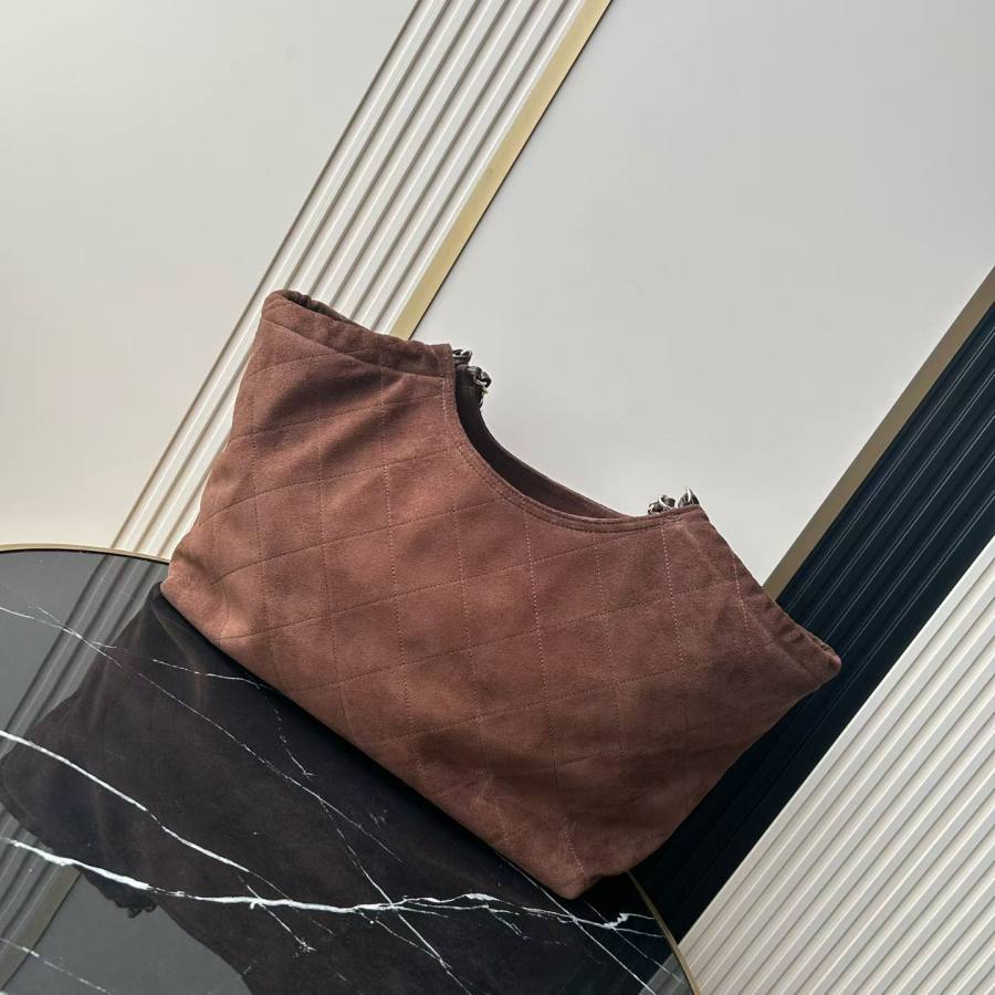 Chanel Tote 33 x 26 x 12 5E76