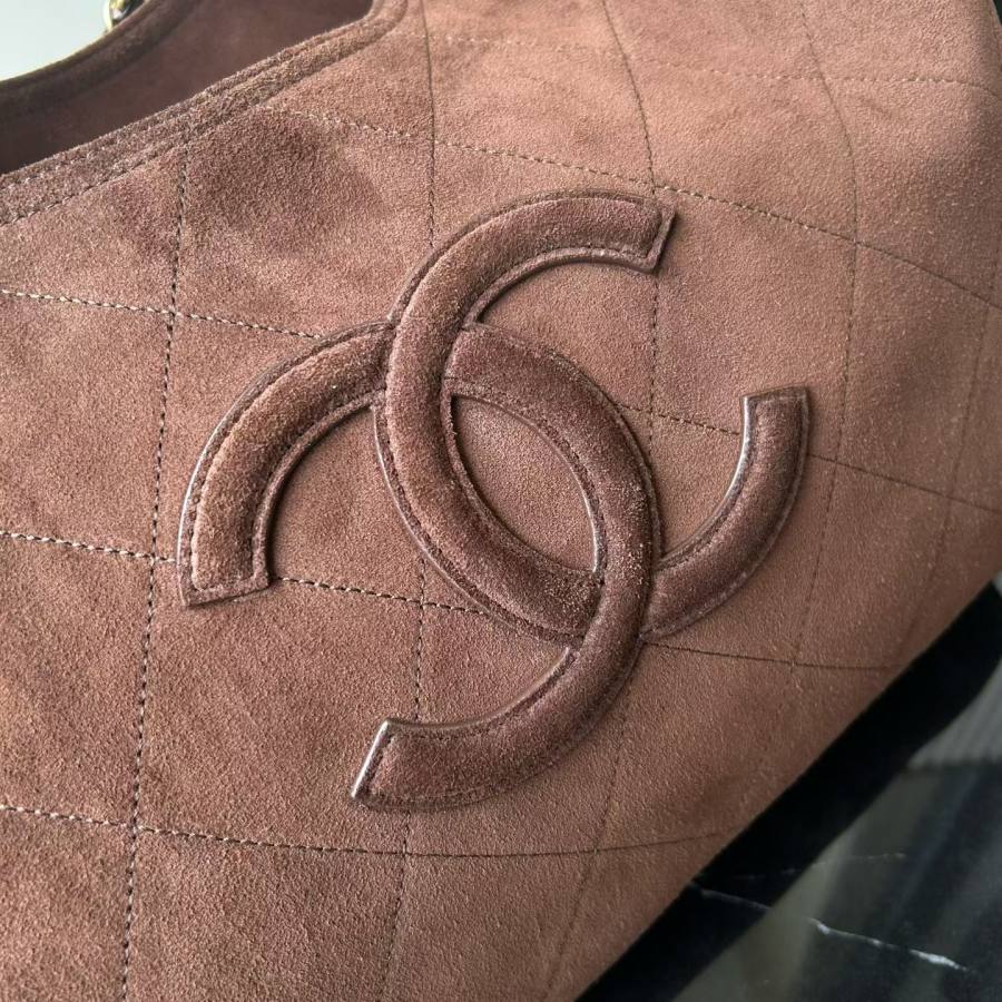 Chanel Tote 33 x 26 x 12 5E76