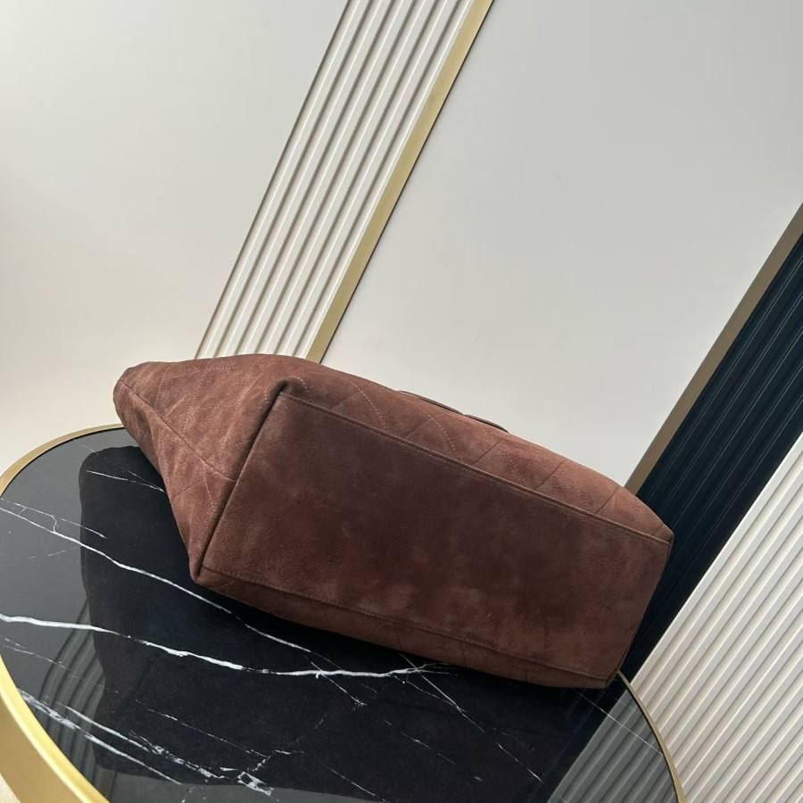 Chanel Tote 33 x 26 x 12 5E76