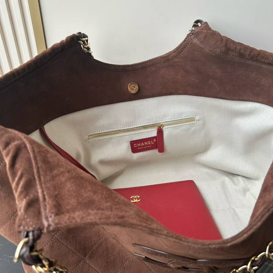 Chanel Tote 33 x 26 x 12 5E76