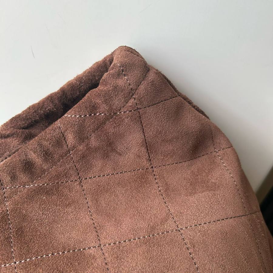 Chanel Tote 33 x 26 x 12 5E76