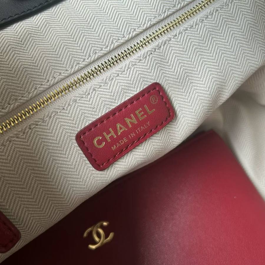 Chanel Tote 33 x 26 x 12 5E76